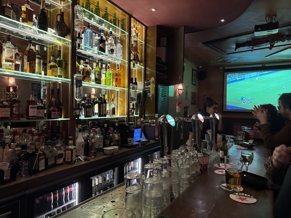 Café Old Wembley - 6