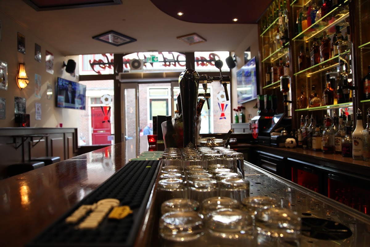 Café Old Wembley - 8